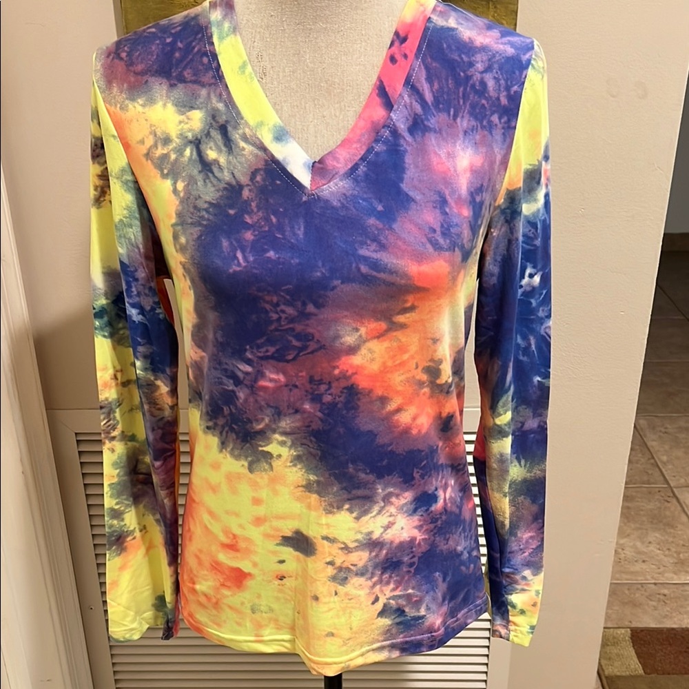 Buzz Tie Dye Stretch Long Sleeve Vneck Shirt